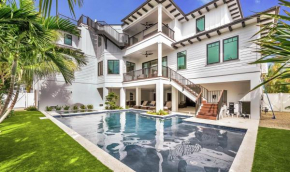 Swanky Bubbles, 9 beds, 11 bathrooms, pet-friendly with a rooftop deck and steps away to the beach!